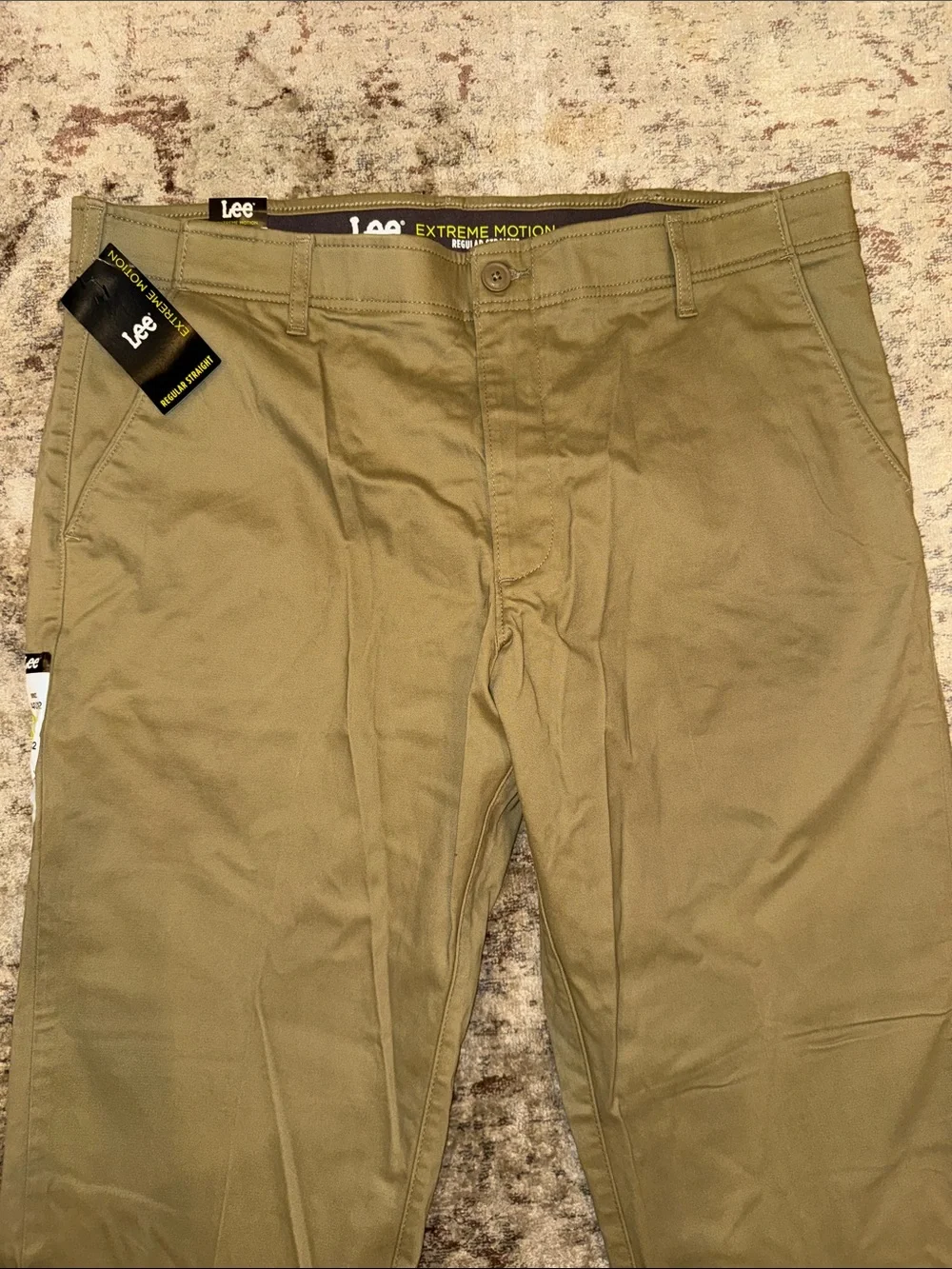 NWT Men’s Lee Extreme Motion Flat Front Pant